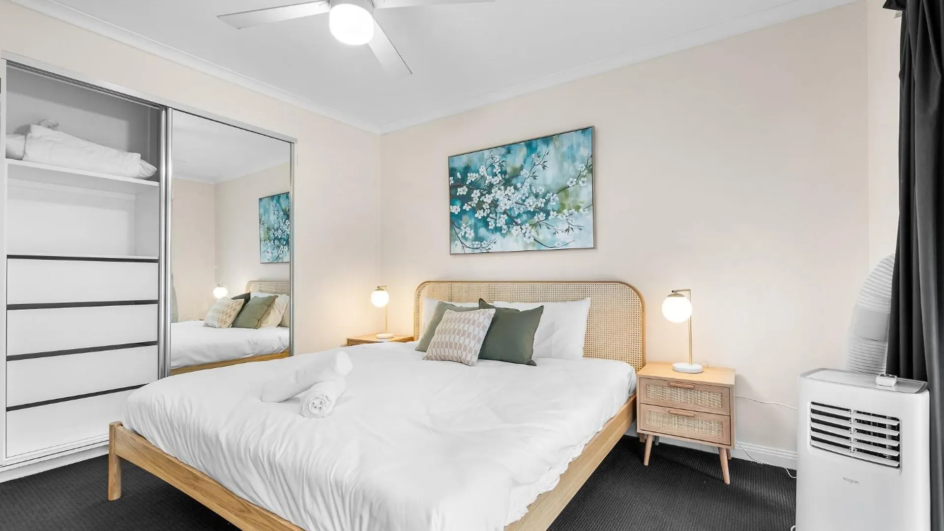 Lägenhet The Tropical - Pet Friendly 2Br Escape Near Beach & Tram With Parking Guldkusten