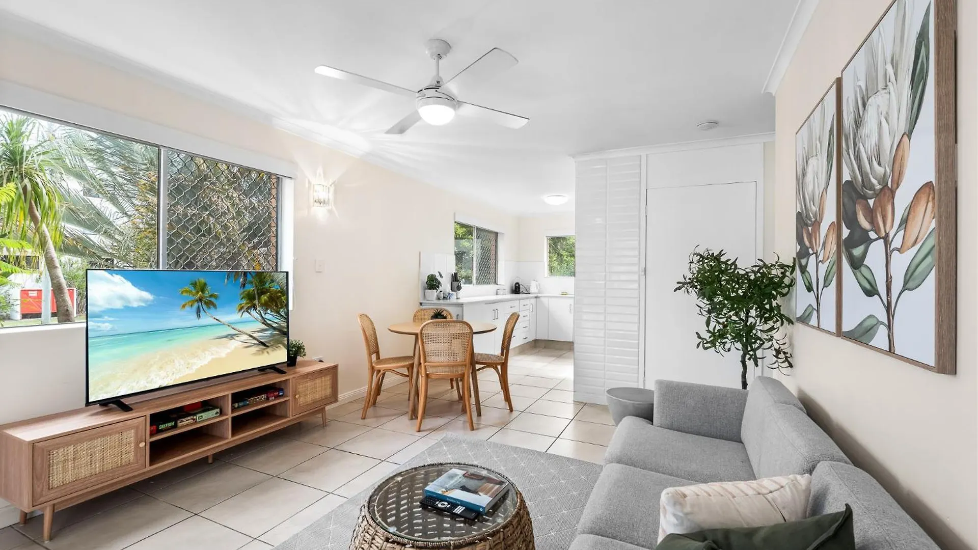 The Tropical - Pet Friendly 2Br Escape Near Beach & Tram With Parking Guldkusten