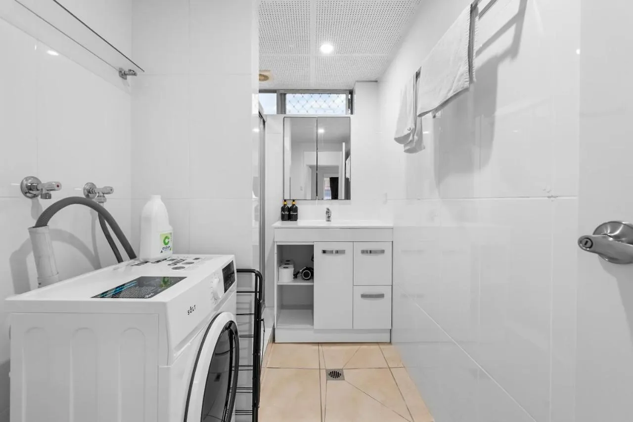 The Tropical - Pet Friendly 2Br Escape Near Beach & Tram With Parking Guldkusten