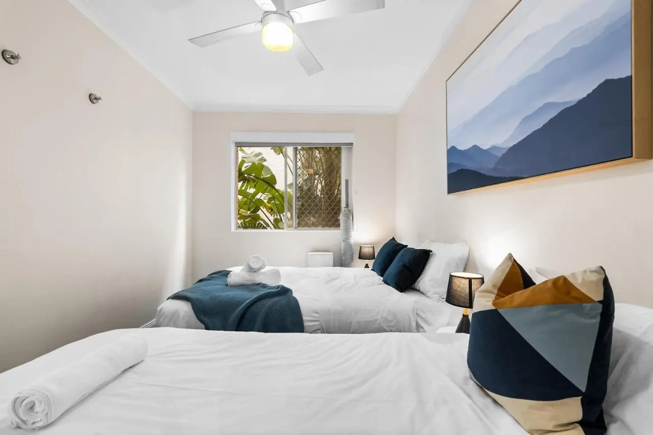 The Tropical - Pet Friendly 2Br Escape Near Beach & Tram With Parking Guldkusten Lägenhet