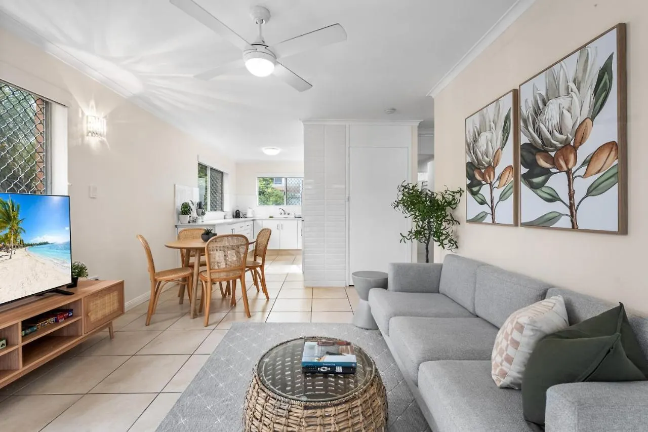 The Tropical - Pet Friendly 2Br Escape Near Beach & Tram With Parking Guldkusten