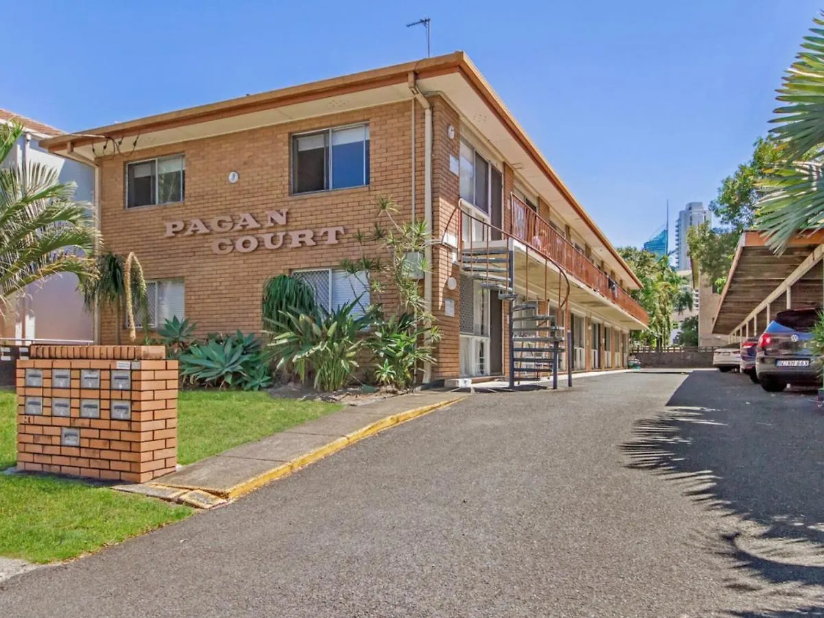 Lägenhet The Tropical - Pet Friendly 2Br Escape Near Beach & Tram With Parking Guldkusten Australien