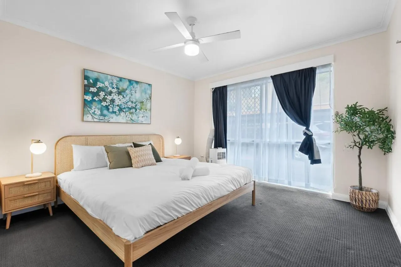 The Tropical - Pet Friendly 2Br Escape Near Beach & Tram With Parking Guldkusten